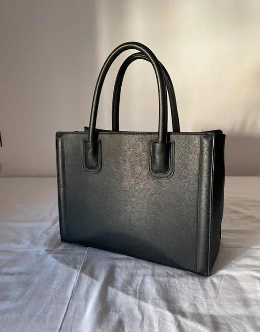 Bolso negro básico Stradivarius